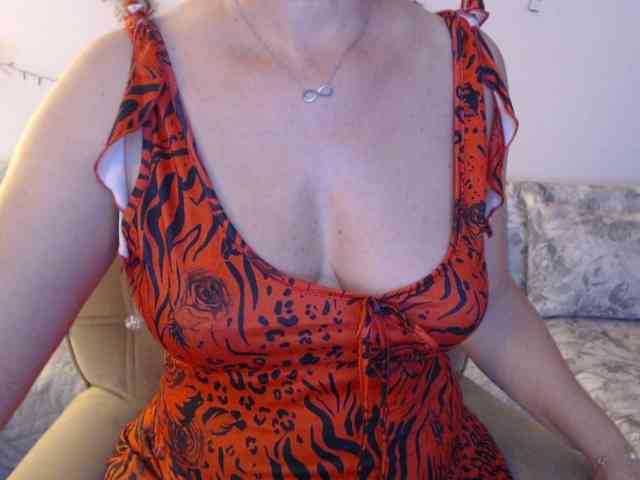 goodSnowQueen webcam