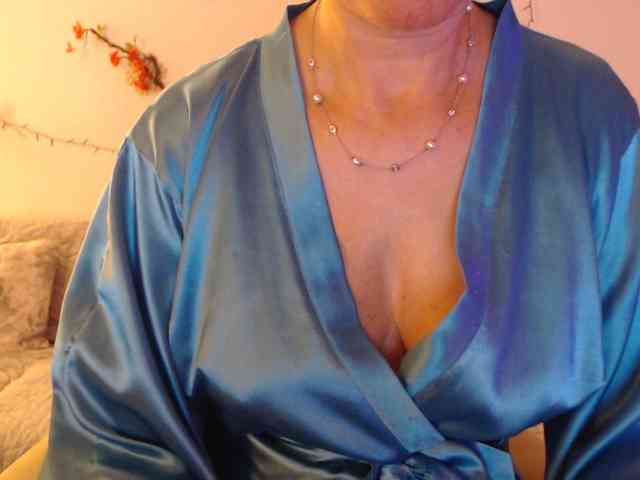goodSnowQueen webcam
