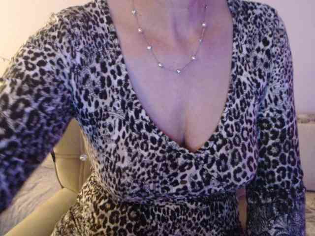 goodSnowQueen webcam