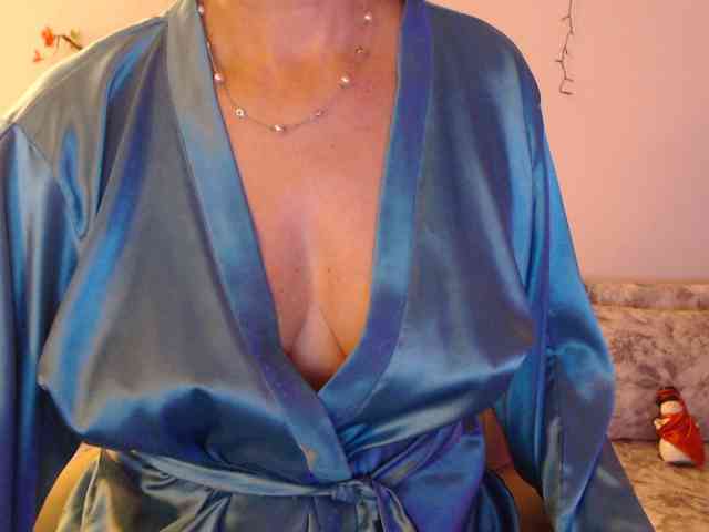 goodSnowQueen webcam