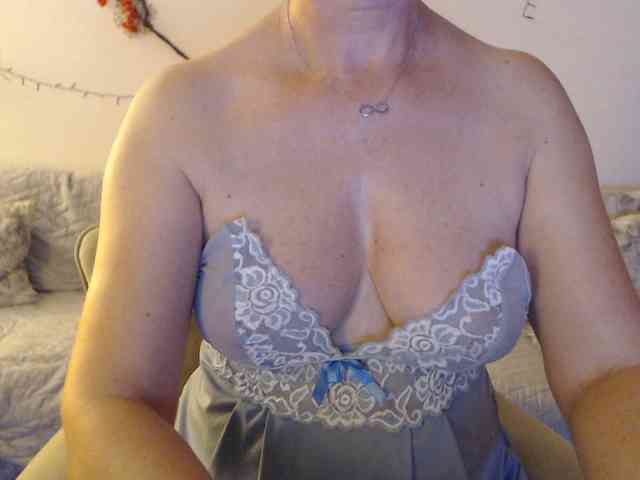 goodSnowQueen webcam