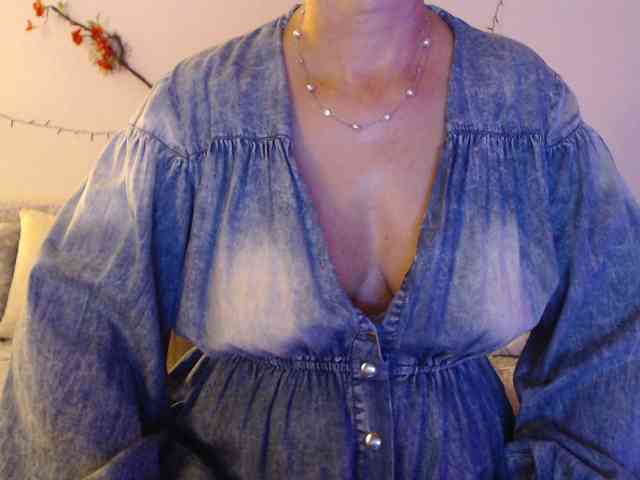 goodSnowQueen webcam