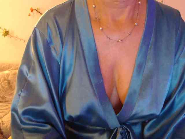 goodSnowQueen webcam