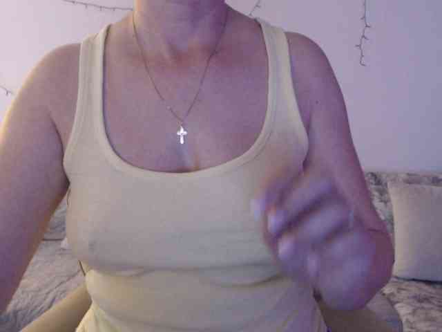 goodSnowQueen Live Webcam on BongaCams