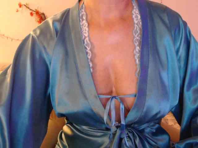 goodSnowQueen webcam