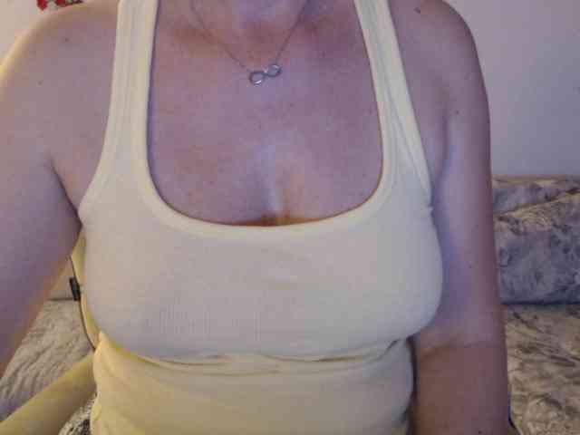 goodSnowQueen webcam