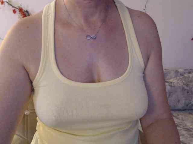 goodSnowQueen webcam