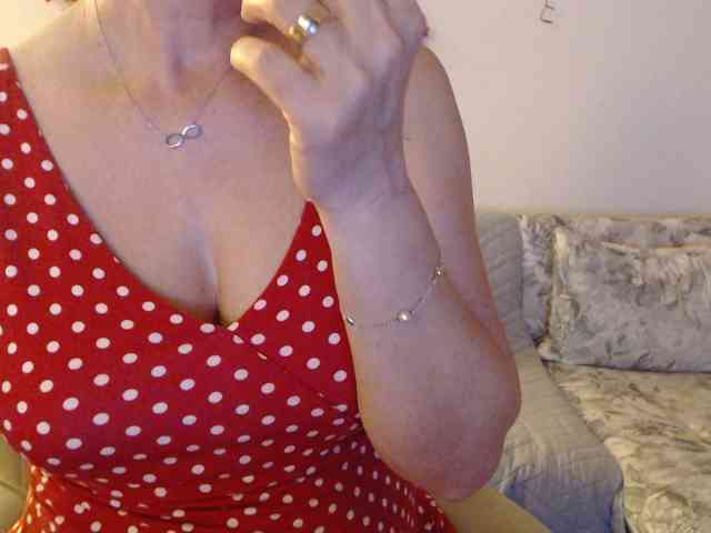 goodSnowQueen webcam
