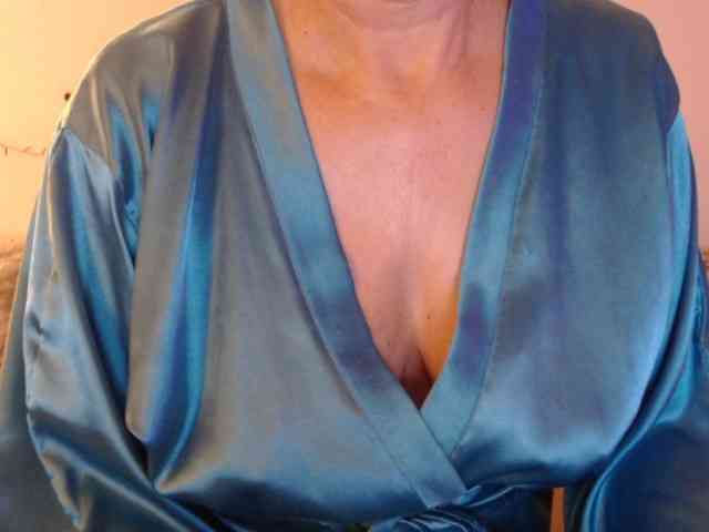 goodSnowQueen webcam