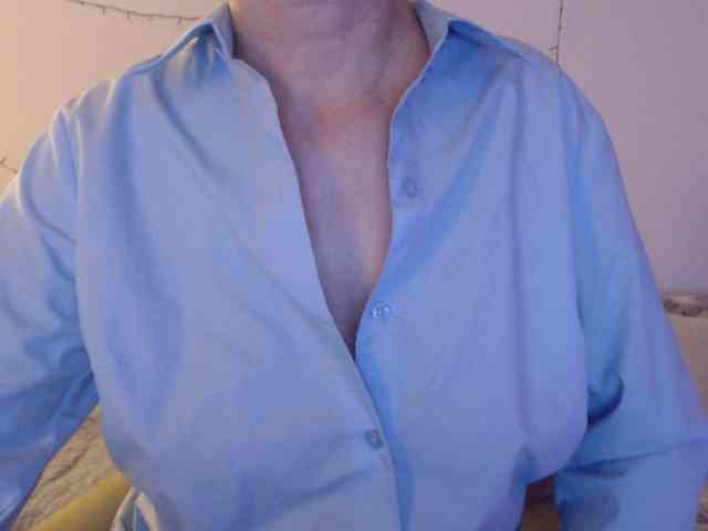 goodSnowQueen webcam