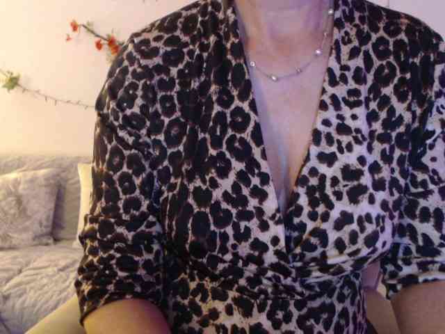 goodSnowQueen webcam