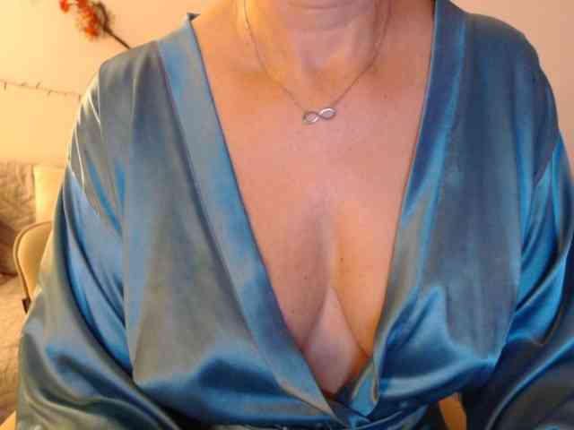 goodSnowQueen webcam