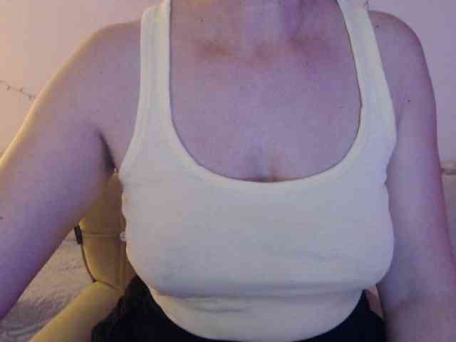 goodSnowQueen webcam