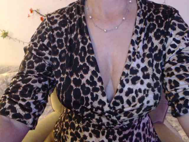 goodSnowQueen webcam