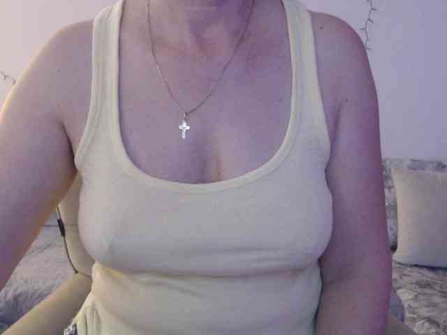 goodSnowQueen webcam