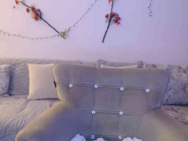 goodSnowQueen webcam