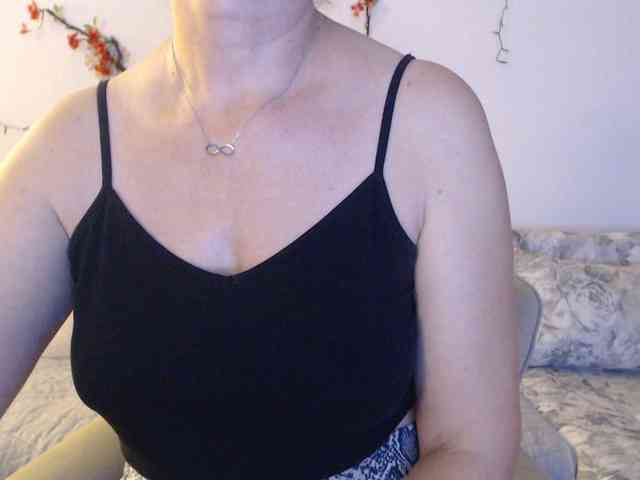 goodSnowQueen webcam