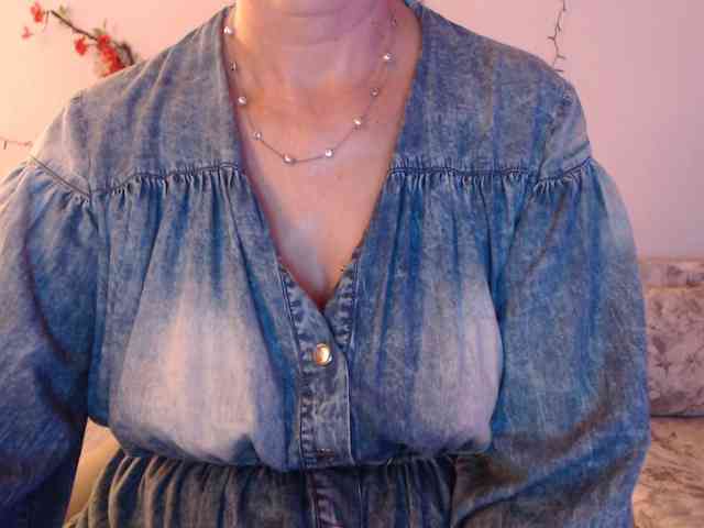 goodSnowQueen webcam