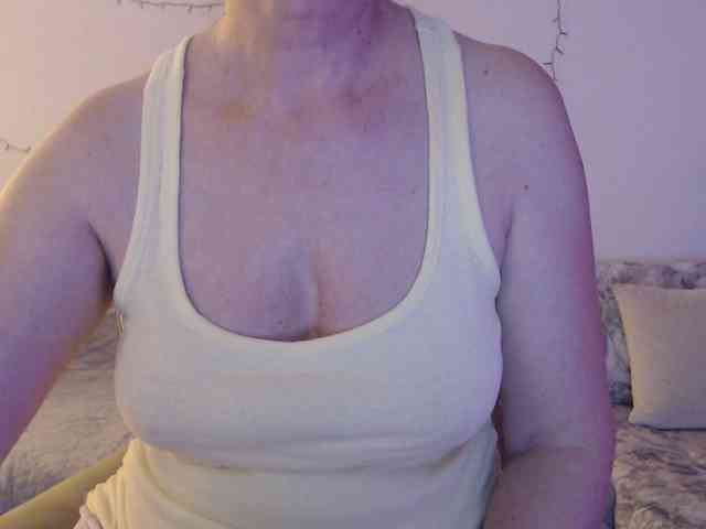 goodSnowQueen webcam