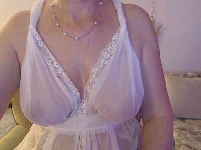 goodSnowQueen webcam