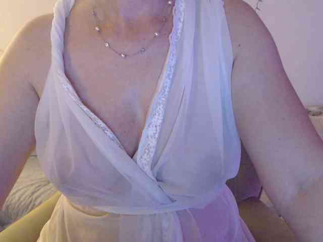 goodSnowQueen webcam