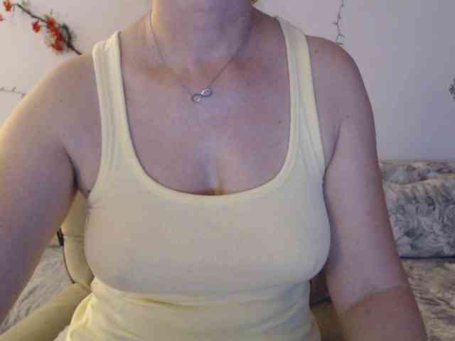 goodSnowQueen webcam