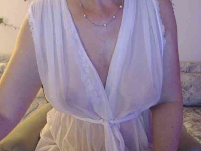 goodSnowQueen webcam
