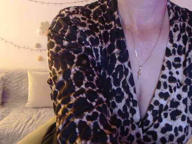 goodSnowQueen webcam