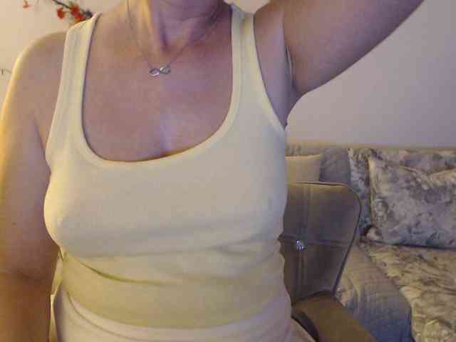 goodSnowQueen webcam