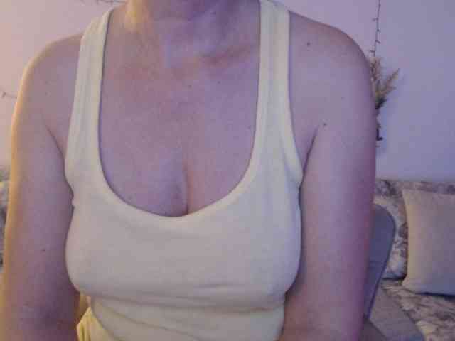 goodSnowQueen webcam