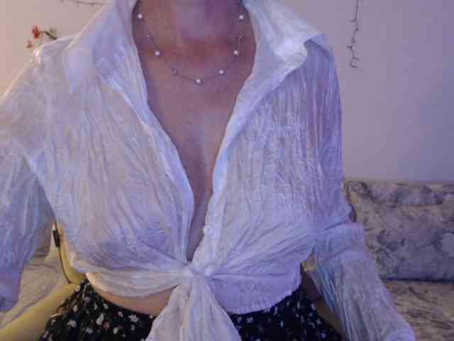 goodSnowQueen webcam