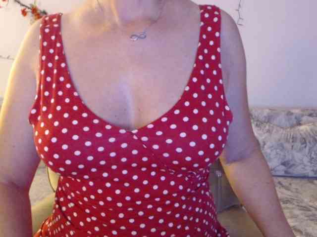 goodSnowQueen webcam