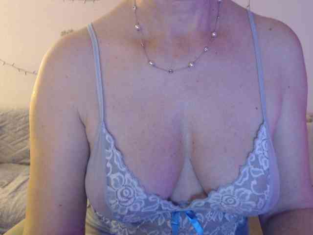 goodSnowQueen webcam