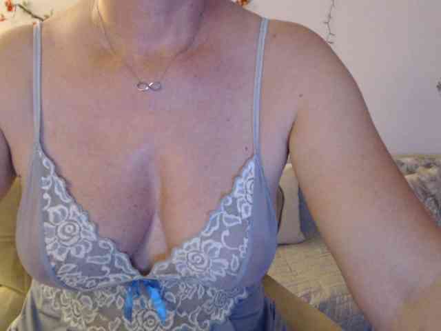 goodSnowQueen webcam