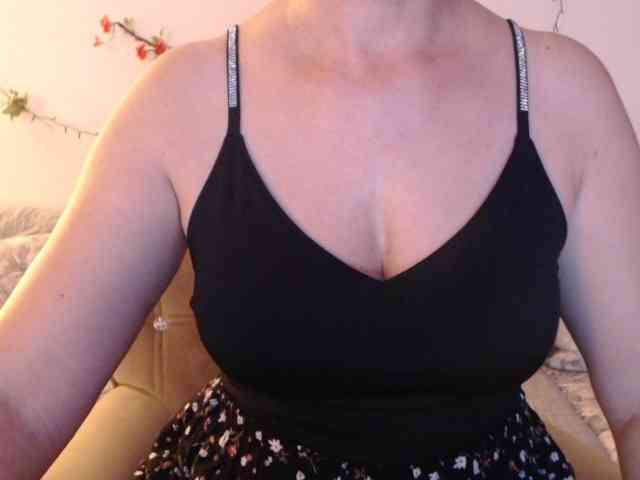 goodSnowQueen webcam