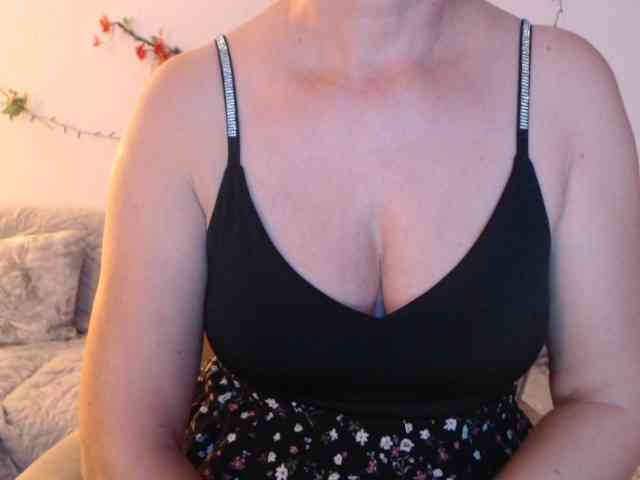 goodSnowQueen webcam