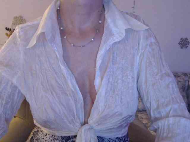 goodSnowQueen webcam