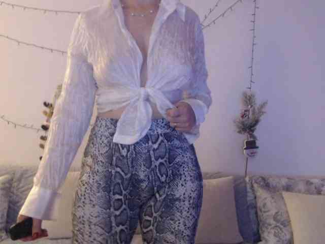 goodSnowQueen webcam