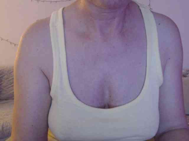 goodSnowQueen webcam