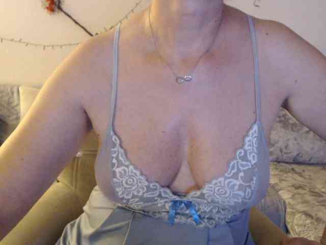 goodSnowQueen webcam