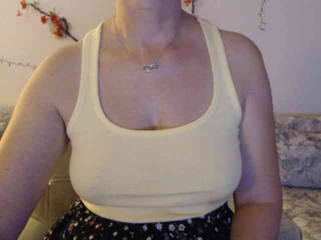 goodSnowQueen Live Webcam on BongaCams