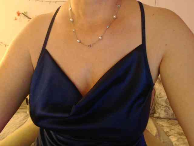 goodSnowQueen webcam