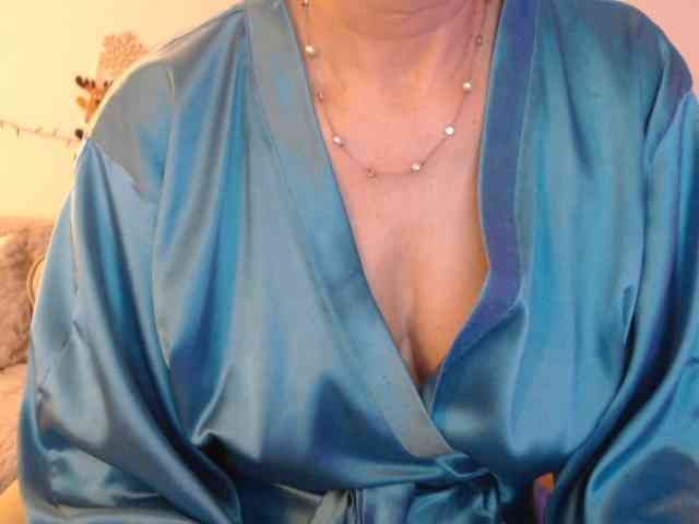 goodSnowQueen webcam