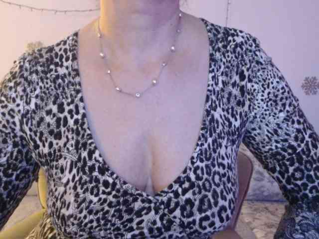 goodSnowQueen webcam