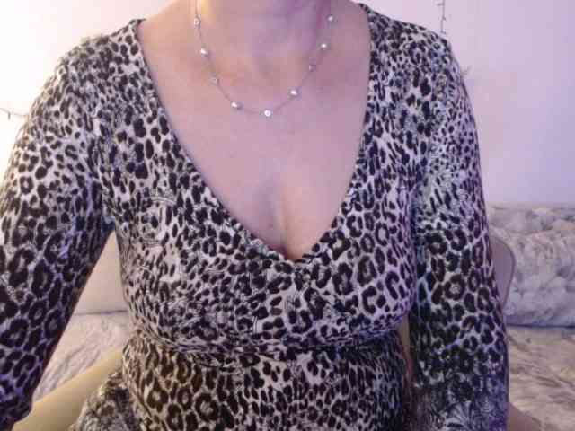 goodSnowQueen webcam