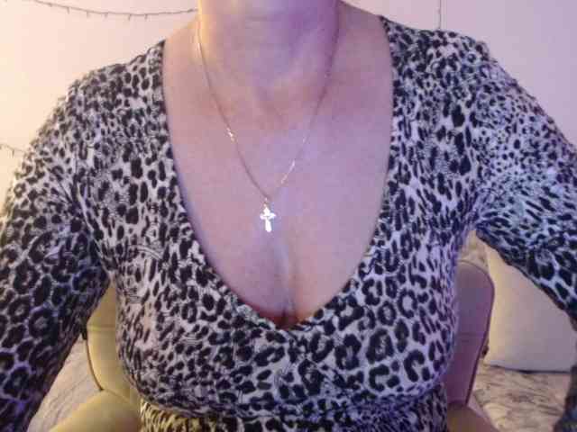 goodSnowQueen webcam