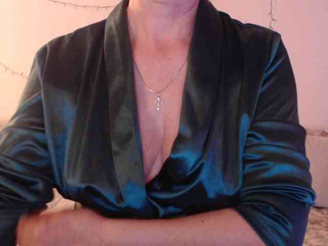 goodSnowQueen Live Webcam on BongaCams