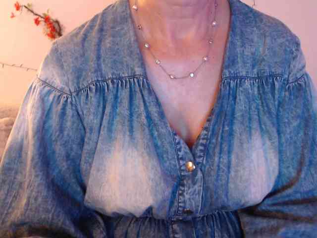 goodSnowQueen webcam