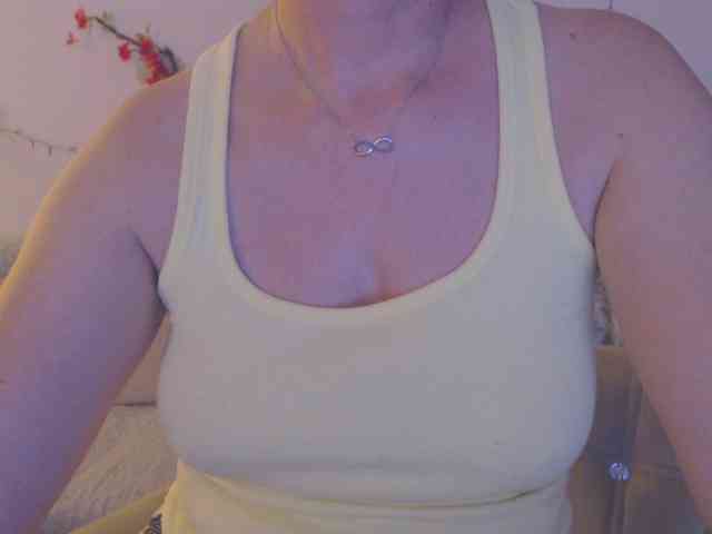 goodSnowQueen webcam