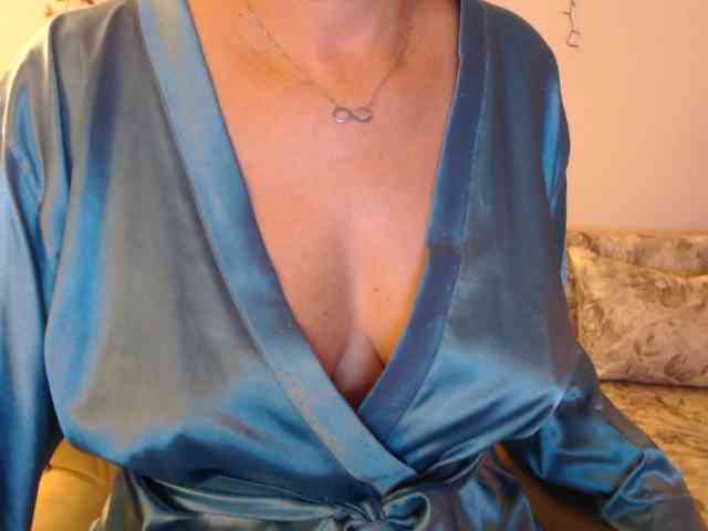 goodSnowQueen webcam